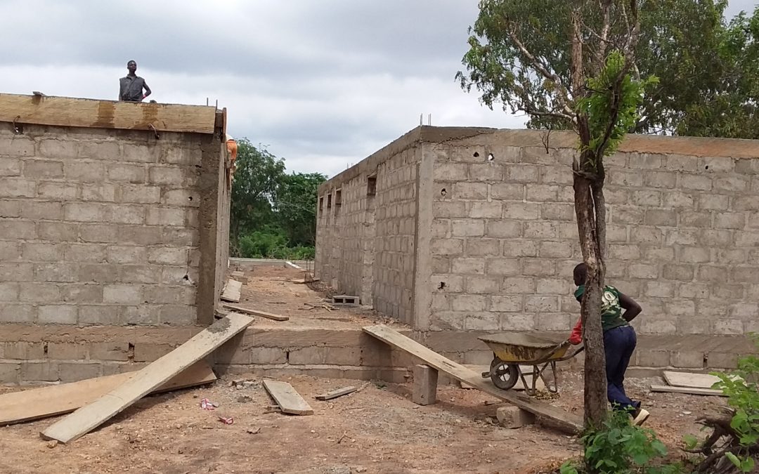 The construction of the main building of the health center of Tangafla is going well!